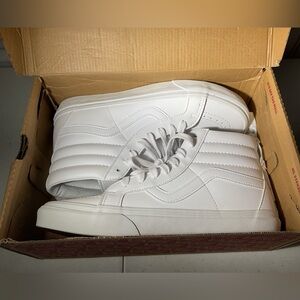 Vans Triple White High SK8 Size 8 Men fits 9.5 Women brand new